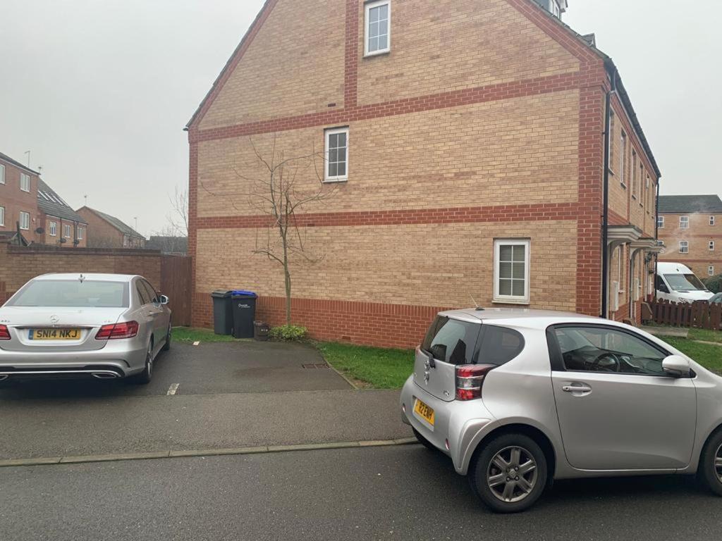Turners Gardens Villa Northampton Exterior photo