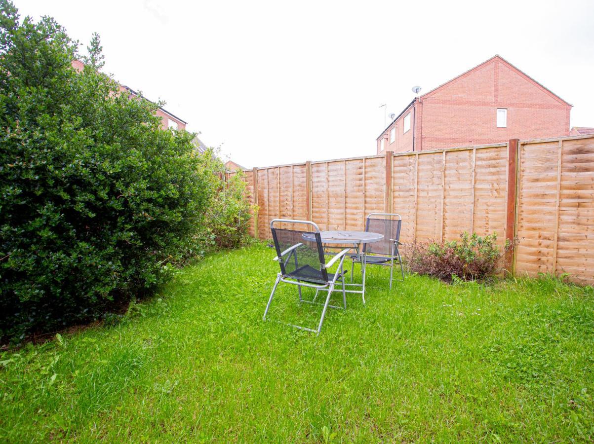 Turners Gardens Villa Northampton Exterior photo