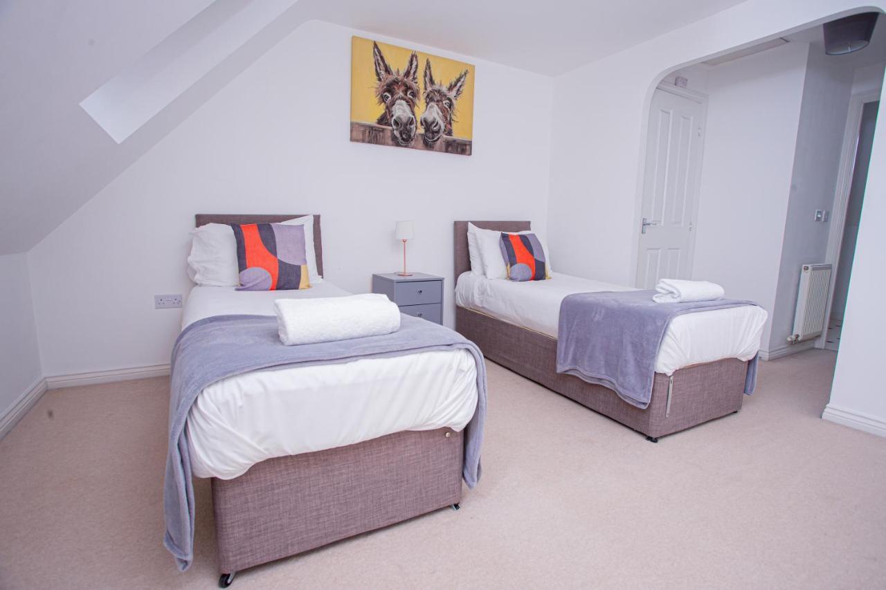 Turners Gardens Villa Northampton Exterior photo